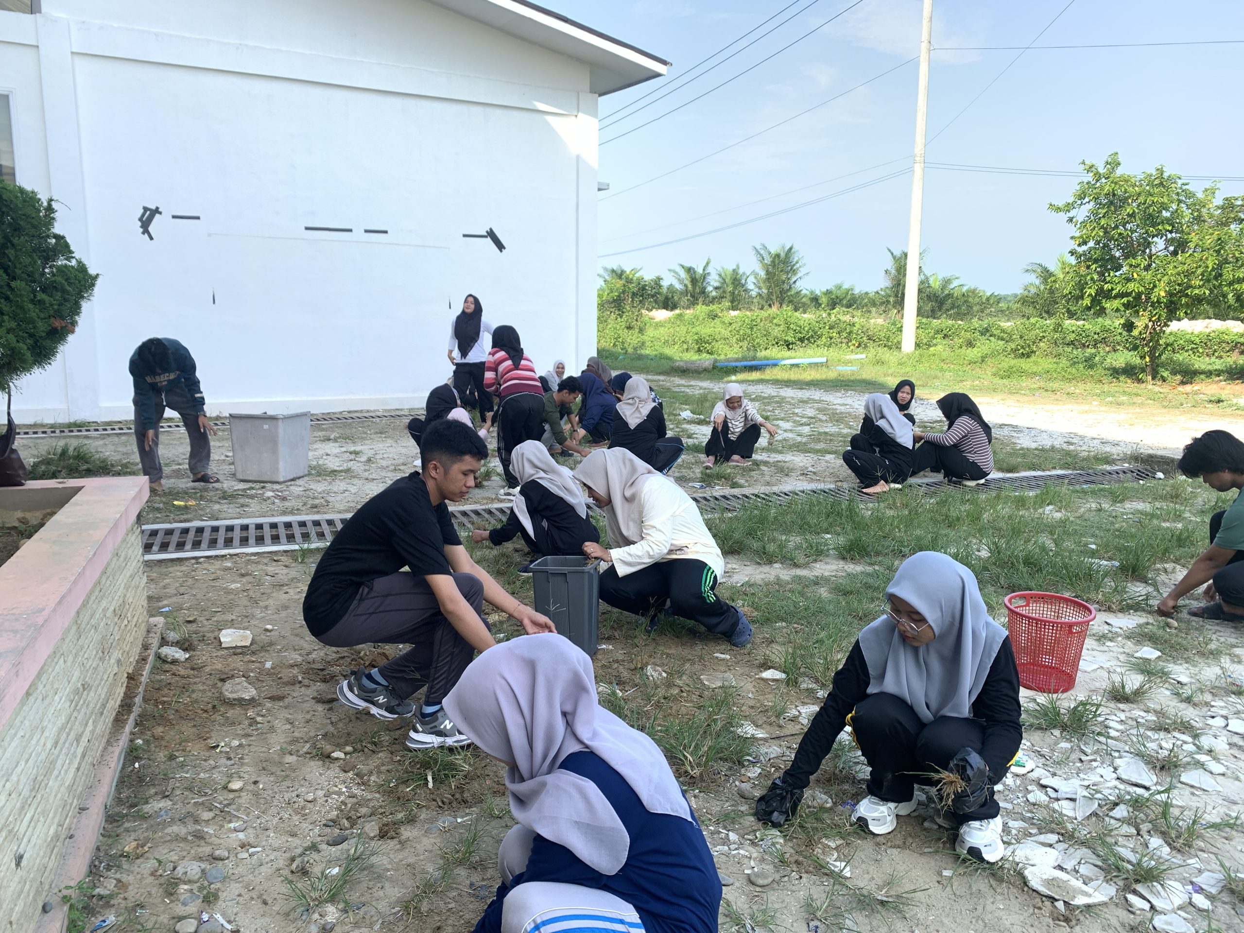 HIMA PGSD UNSAM Gelar Kegiatan Gotong Royong di Laboratorium PGSD