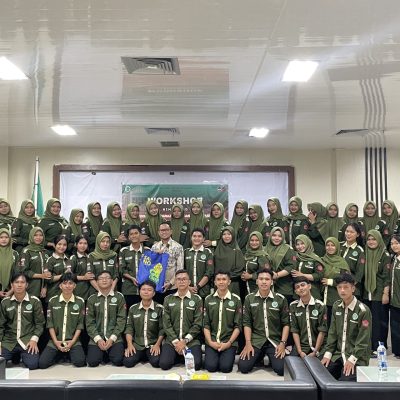 KEGIATAN SEMINAR LEADERSHIP BERSAMA WAKIL DEKAN III BIDANG KEMAHASISWAAN DI AULA PGSD YANG DIIKUTI SELURUH ANGGOTA HIMA PGSD UNTUK MENINGKATKAN KEMAMPUAN KEPEMIMPINAN