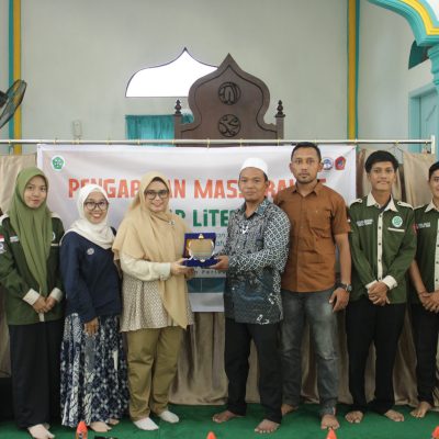 KEGIATAN PENGABDIAN KEPADA MASYARAKAT (PKM) HIMA PGSD DI DESA JAMBO LABU UNTUK MENINGKATKAN LITERASI ANAK SEKOLAH DASAR